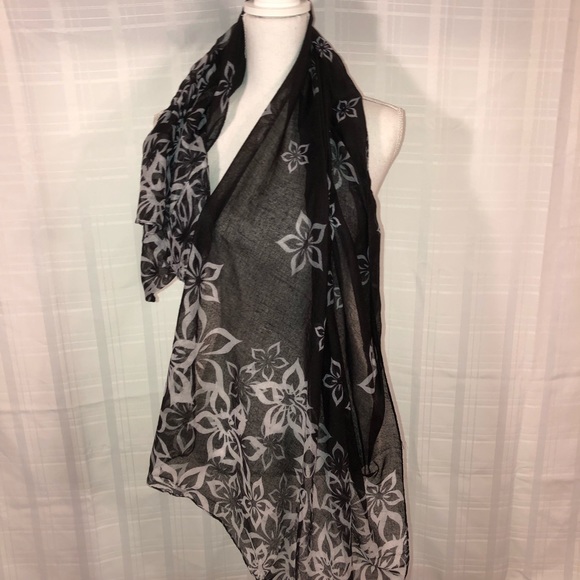 3 for $20- Black and White Scarf. - Picture 5 of 6